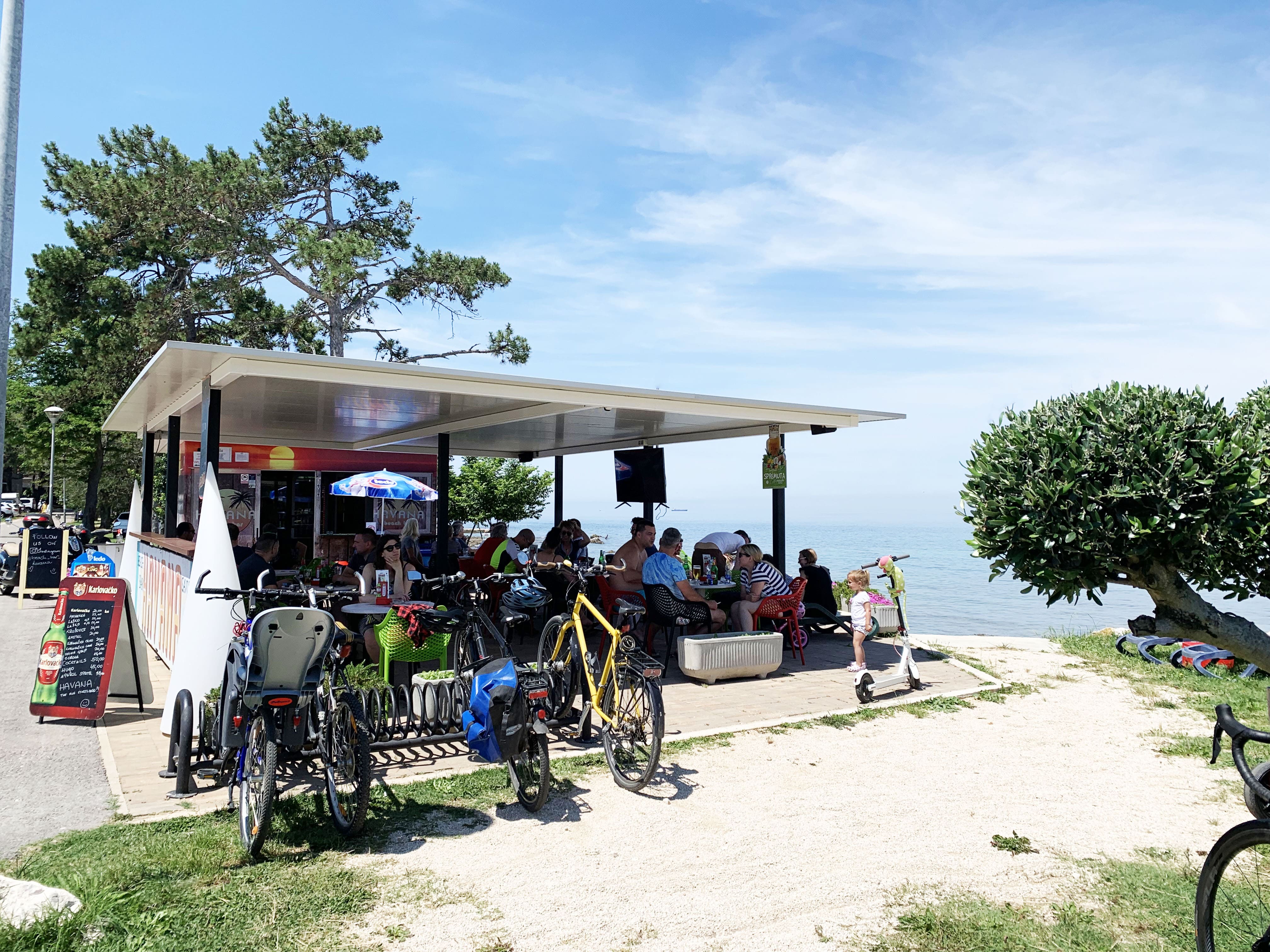 Beach bar Havana bike parking parking za bicikle