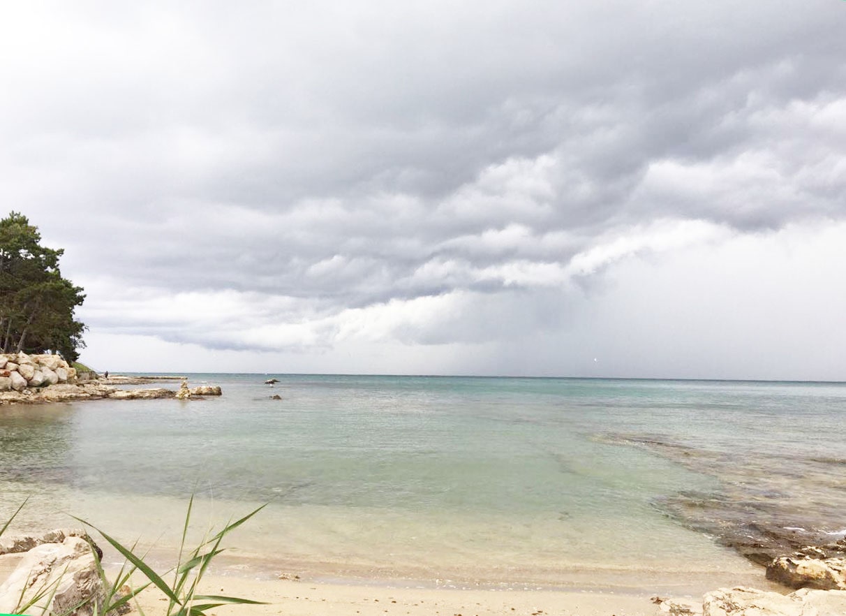 Beach Bar Havana terasa ležaljke sunbeds plaža beach