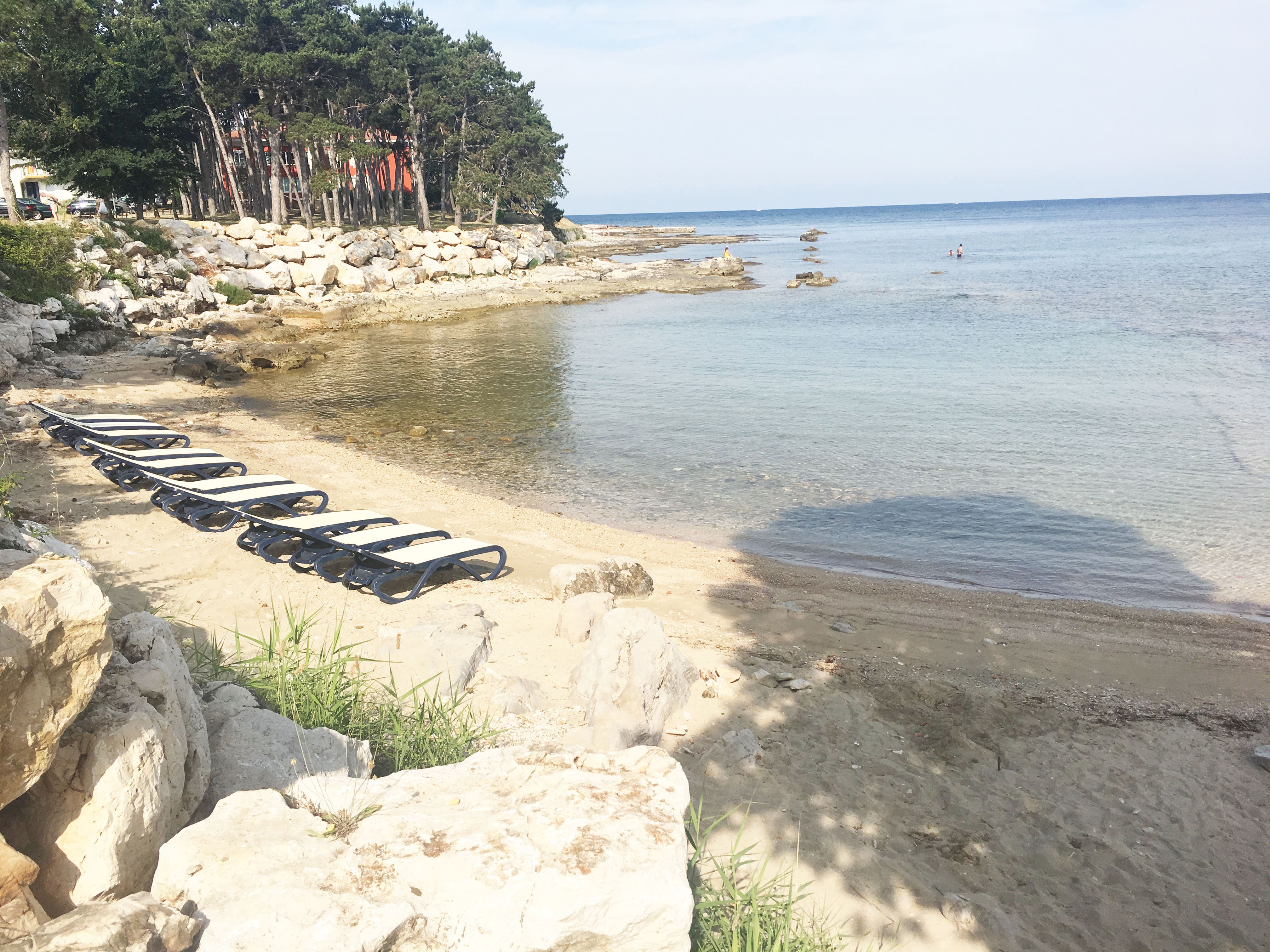 Beach bar Havana ležaljke sunbeds plaža beach
